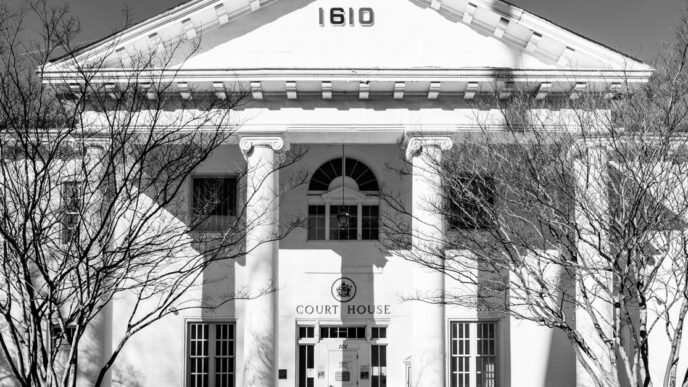 A black and white view of the historic courthouse facade in Hampton, Virginia, showcasing classic architecture.